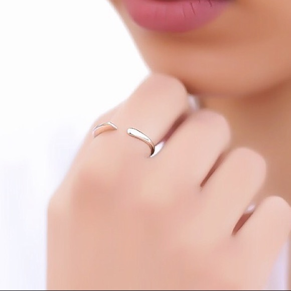 925 Sterling Silver Minimalist Adjustable Ring - Picture 2 of 6